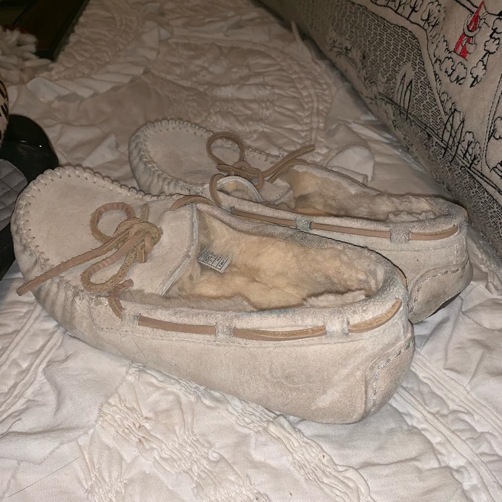 Ugg White/Cream Moccasin - Size 7